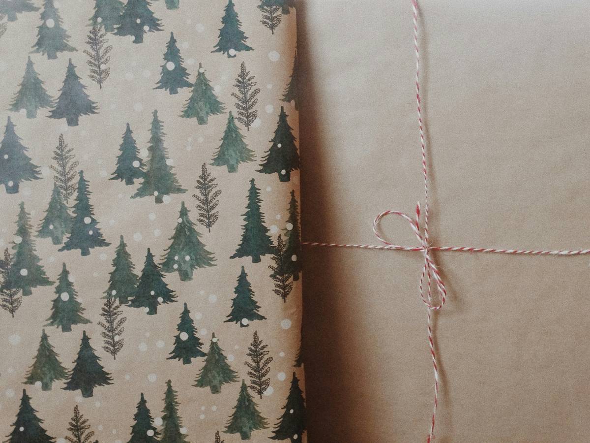 Eco-Friendly Gifting with biodegradable packaging and seasonal organic blooms from palais-du-luxembourg.com
