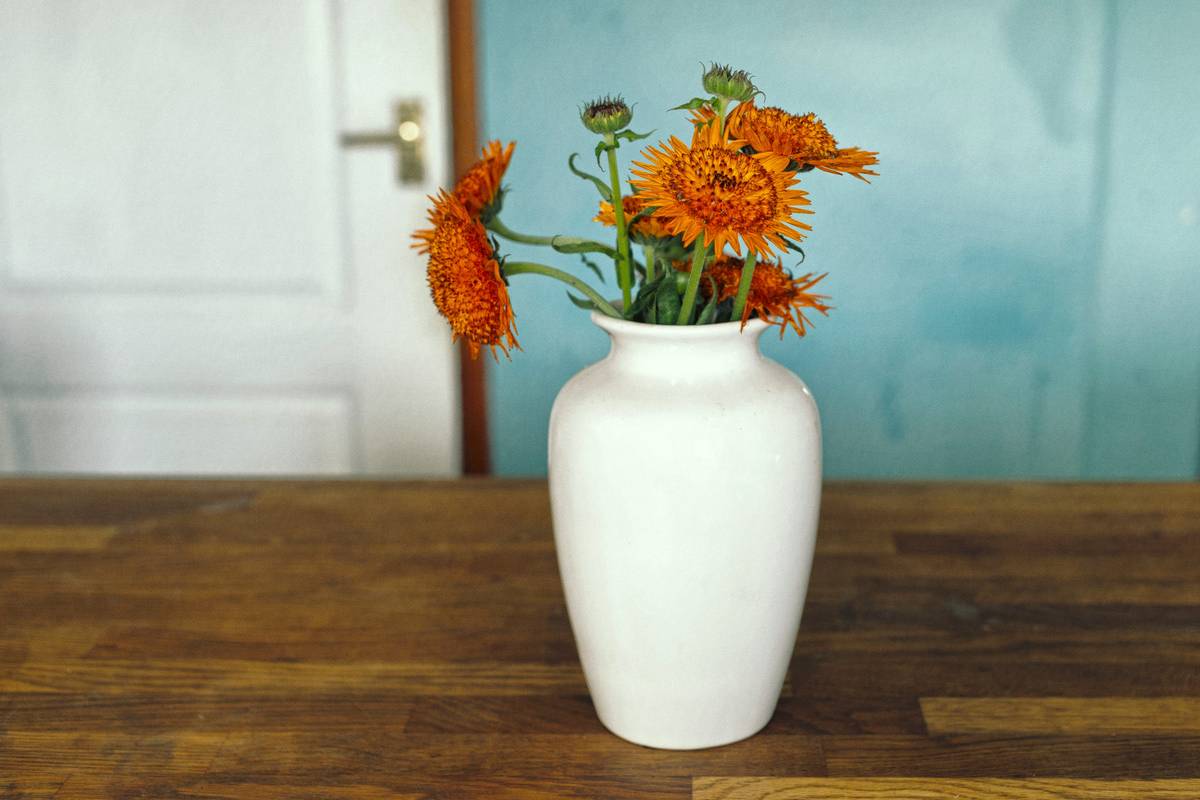 Hand-tied organic flower bouquet wrapped in kraft paper for Eco-Friendly Gifting